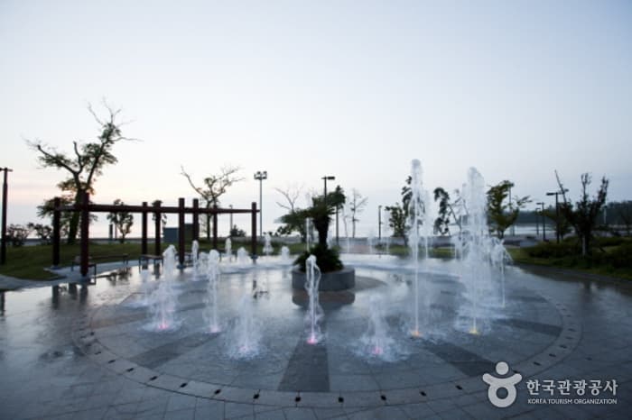 Hwawon Oceano Tourism Complex thumbnail 4