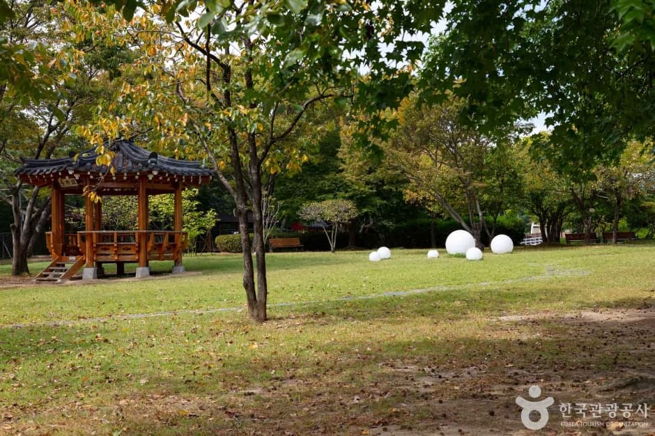 Gwangju National Museum thumbnail 4