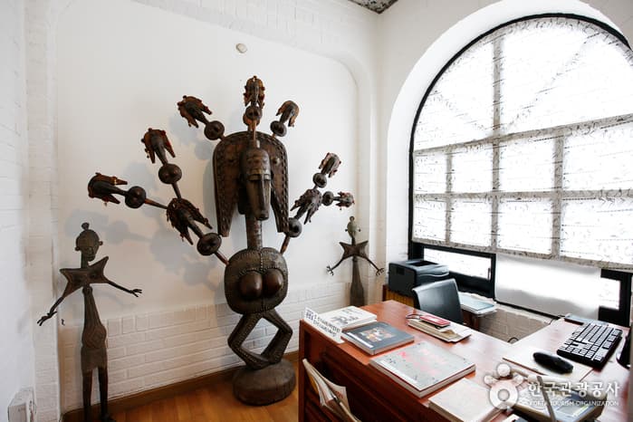Africa Museum of Art thumbnail 3