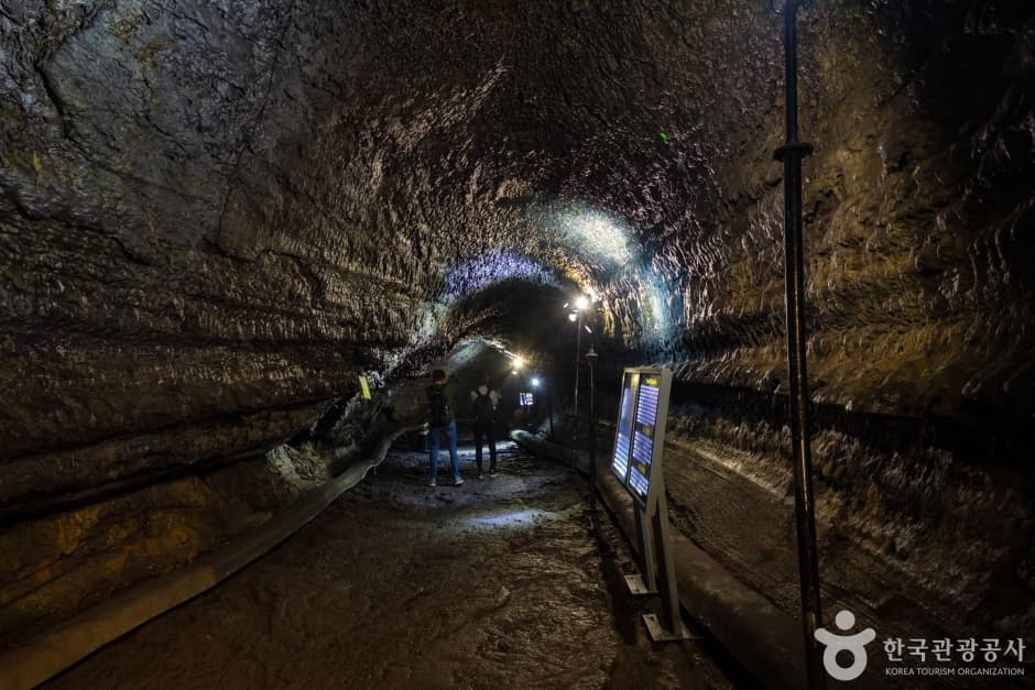 Manjanggul Lava Tube image