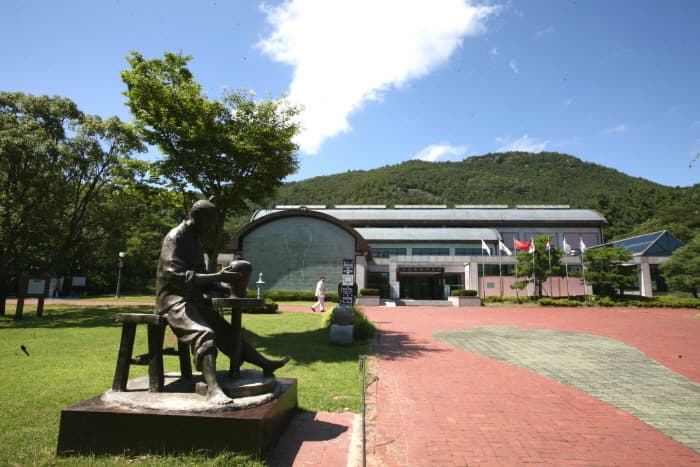 Gangjin Goryeo Celadon Museum thumbnail 3