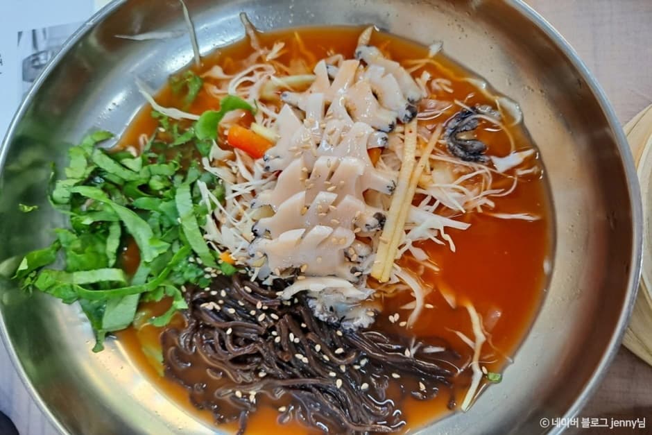 Myeongpum Jeonbokgung thumbnail 3