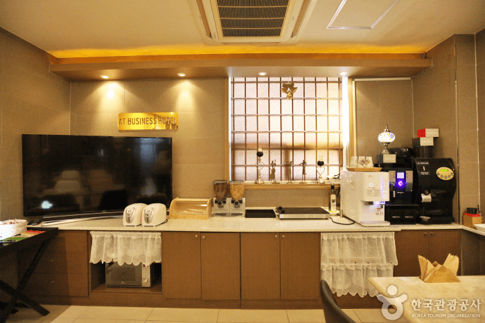AT Business Hotel thumbnail 3