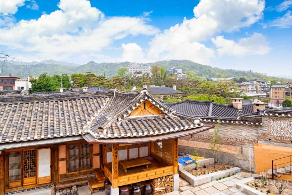 Bukchon Hanok Village thumbnail 3