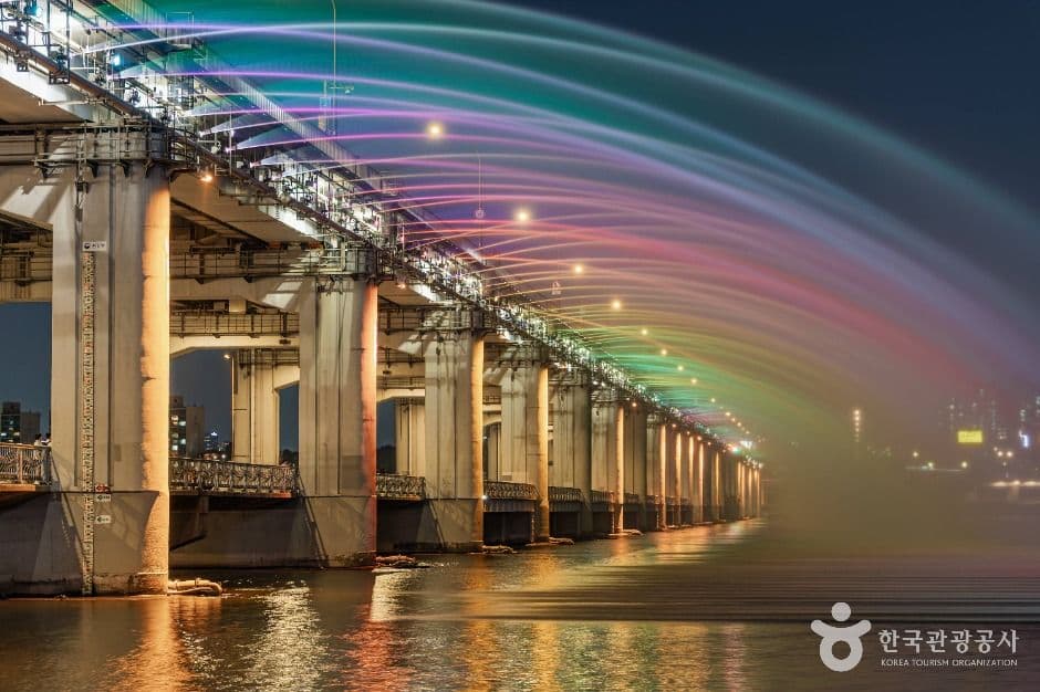 Banpo Bridge Rainbow Fountain selected image