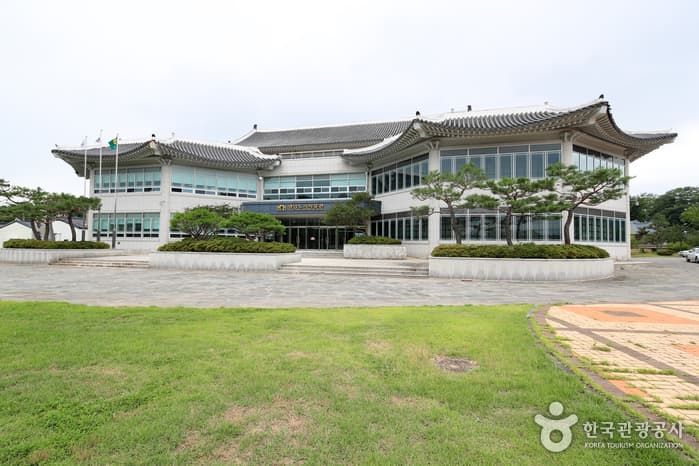 Yeongam Pottery Museum selected image